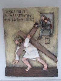 III. Jesus f&auml;llt zum ersten Mal unter dem Kreuz